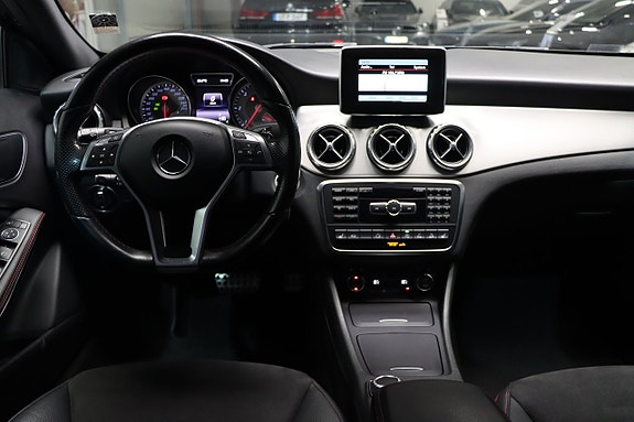 Mercedes-Benz GLA200 10 of 20