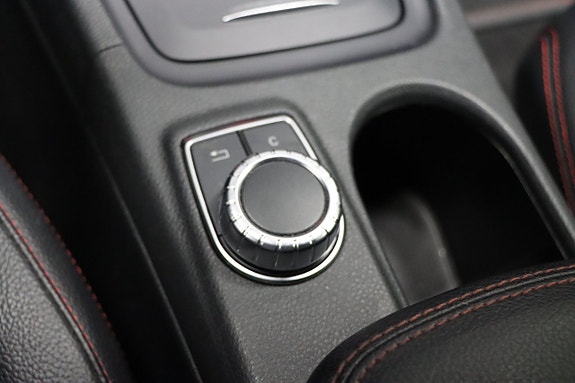 Mercedes-Benz GLA200 14 of 20