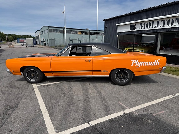Plymouth GTX 8 of 17