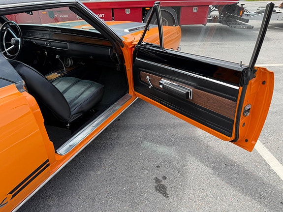 Plymouth GTX 12 of 17