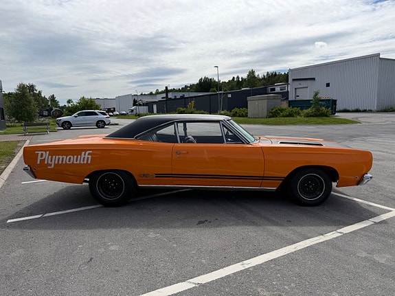 Plymouth GTX 4 of 17