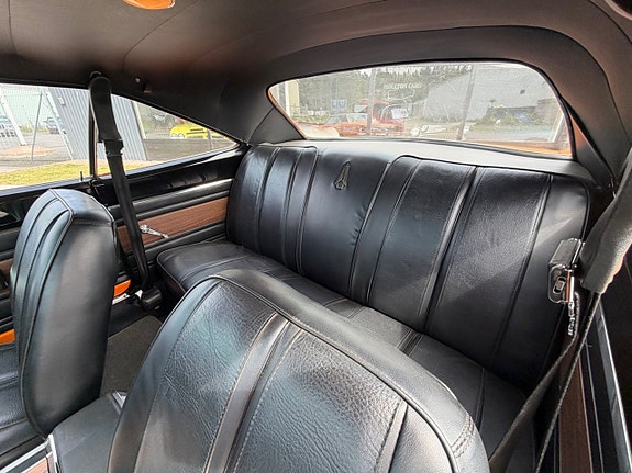 Plymouth GTX 10 of 17