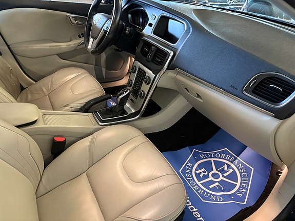 Volvo V40 Cross Country 6 of 8