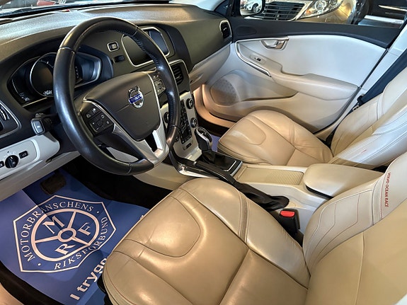 Volvo V40 Cross Country 5 of 8