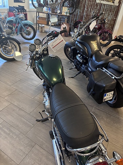 Triumph Bonneville 4 of 5