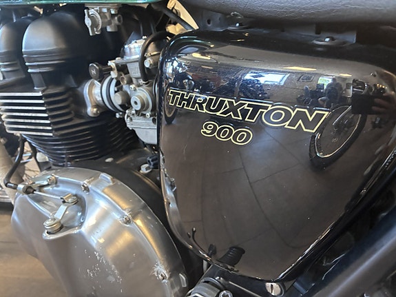 Triumph Bonneville 2 of 5