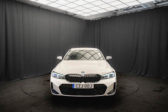 BMW 330e 3 of 5