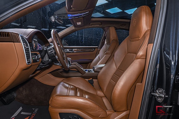 Porsche Cayenne 14 of 21