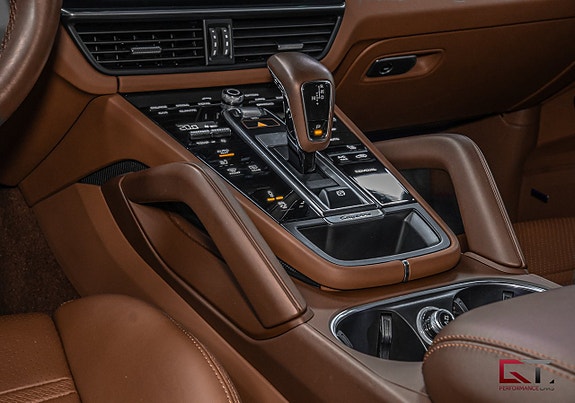 Porsche Cayenne 17 of 21