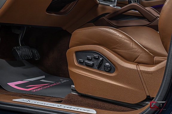 Porsche Cayenne 15 of 21
