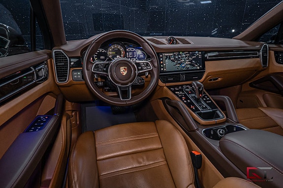 Porsche Cayenne 11 of 21