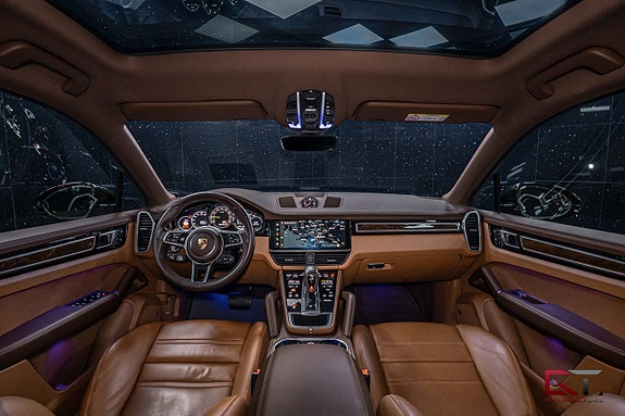 Porsche Cayenne 16 of 21