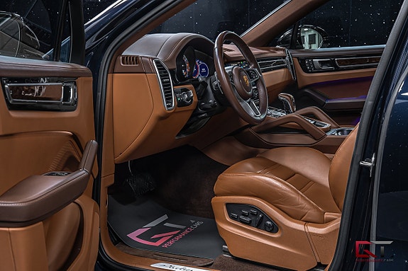 Porsche Cayenne 9 of 21