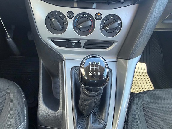 Ford Focus 10 of 12