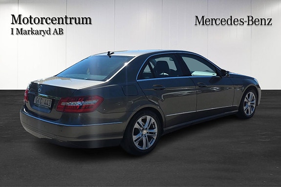 Mercedes-Benz E250 4 of 5