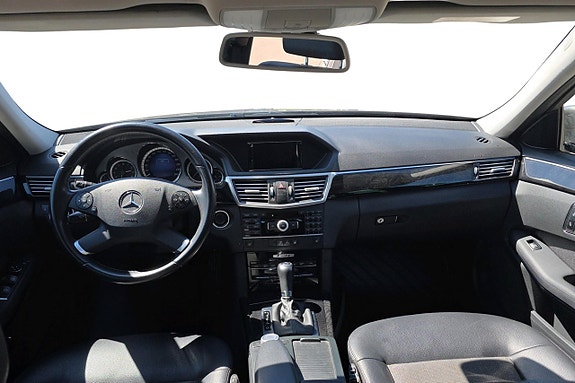 Mercedes-Benz E250 6 of 8