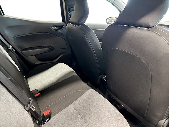 Mitsubishi Colt 12 of 15