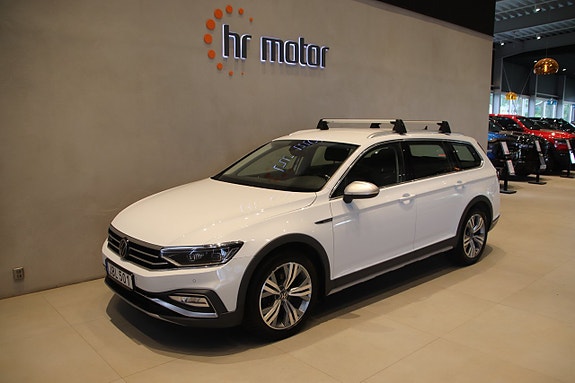 Volkswagen Passat Alltrack 3 of 5