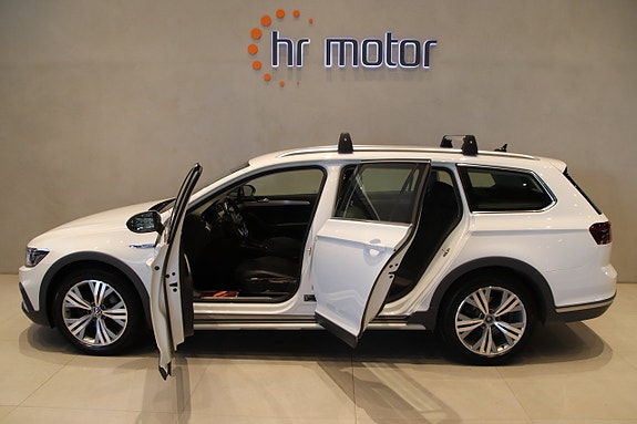 Volkswagen Passat Alltrack 8 of 14