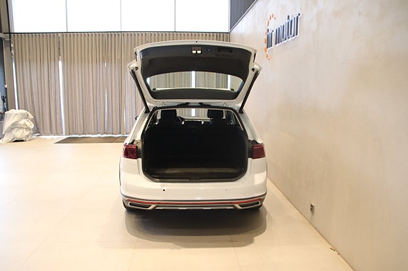 Volkswagen Passat Alltrack 7 of 14