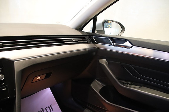 Volkswagen Passat Alltrack 12 of 14