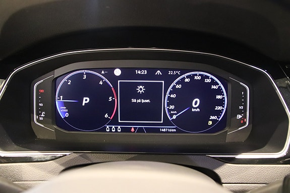 Volkswagen Passat Alltrack 13 of 14