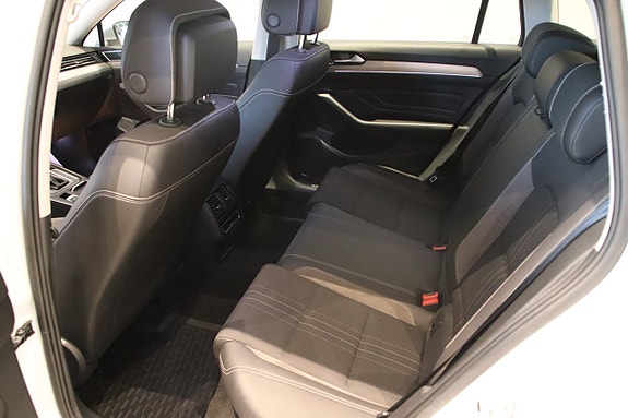 Volkswagen Passat Alltrack 9 of 14
