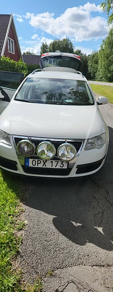 Volkswagen Passat 2 of 5
