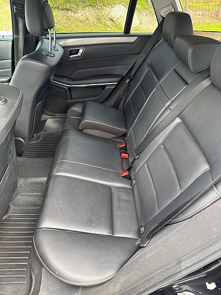 Mercedes-Benz E220 4 of 4