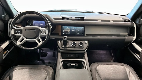 Land Rover Defender 110 4 of 5