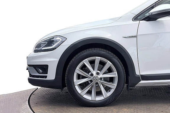 Volkswagen Golf Alltrack 11 of 30