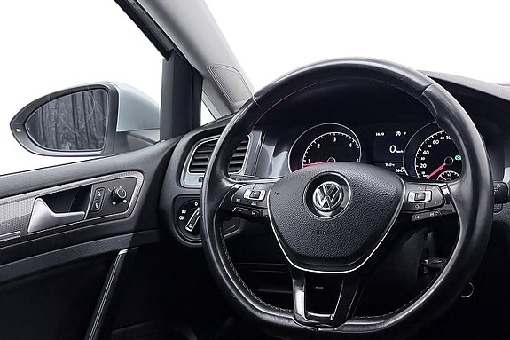 Volkswagen Golf Alltrack 17 of 30