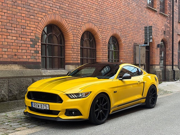 Ford Mustang 3 of 5