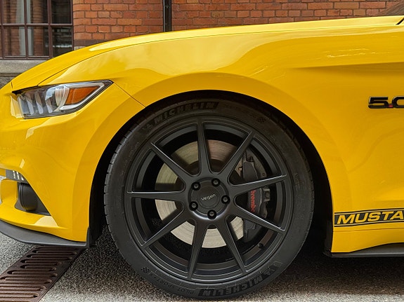 Ford Mustang 5 of 5
