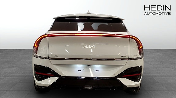 Kia EV6 7 of 12