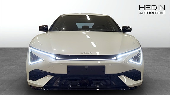 Kia EV6 8 of 12
