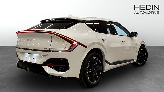 Kia EV6 2 of 12