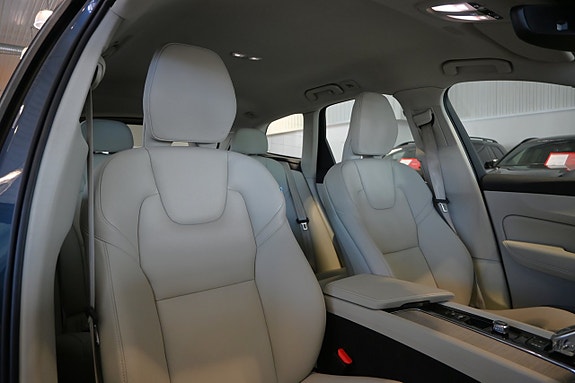 Volvo XC60 11 of 24