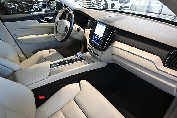 Volvo XC60 10 of 24