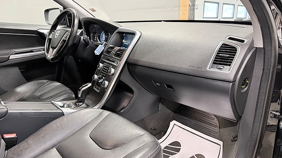 Volvo XC60 12 of 21