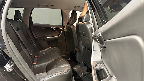 Volvo XC60 15 of 21