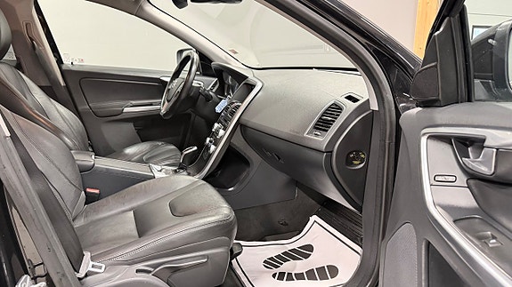 Volvo XC60 14 of 21