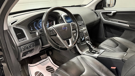 Volvo XC60 10 of 21