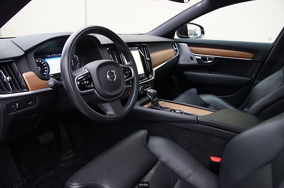 Volvo S90 2 of 5