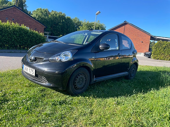 Toyota Aygo 2 of 4