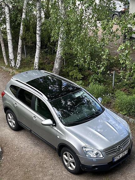Nissan Qashqai+2 2 of 2
