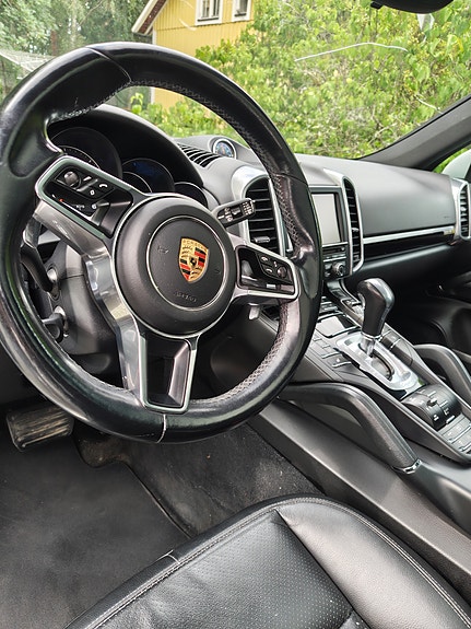 Porsche Cayenne 5 of 5