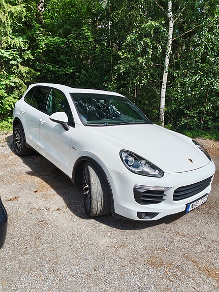 Porsche Cayenne 3 of 5