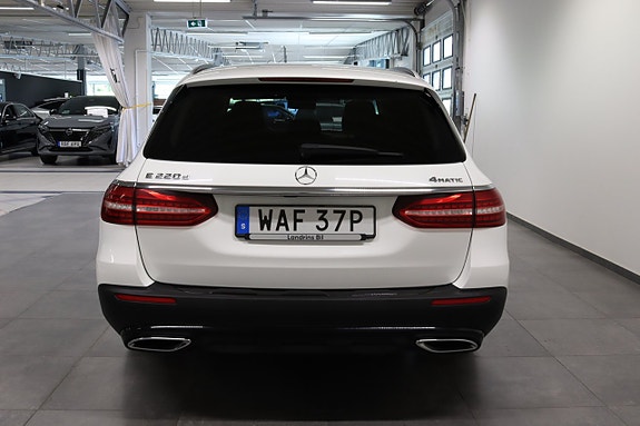 Mercedes-Benz E220 5 of 5