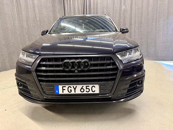 Audi Q7 3 of 5